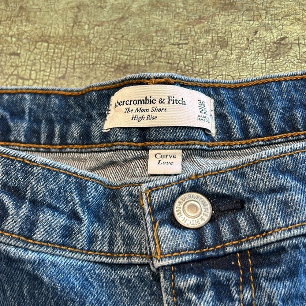 Abercrombie & Fitch Curve Love High Rise Mom Short size 36/22 NWT Cut-Off - Picture 4 of 6